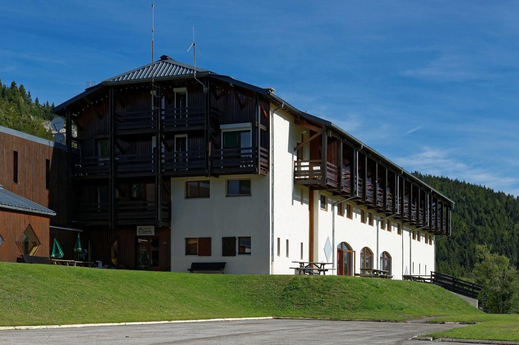 Hotel Club Le Risoux Bois-dʼAmont Exterior foto